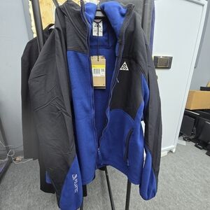 Nike ACG Men's Performance Fleece Winter Jacket in Blue and Black
